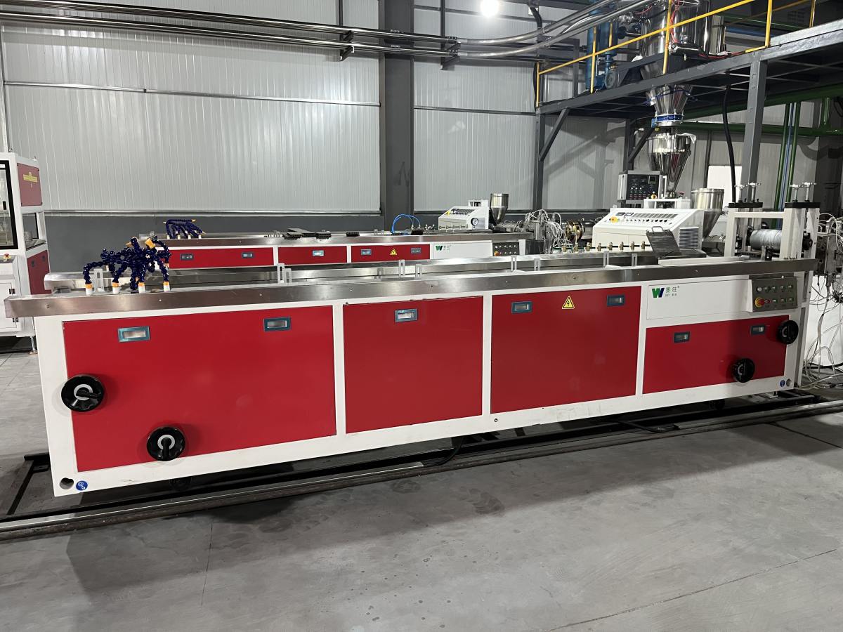 خط إنتاج إطارات النوافذ والأبواب المصنوعة من مادة PVC